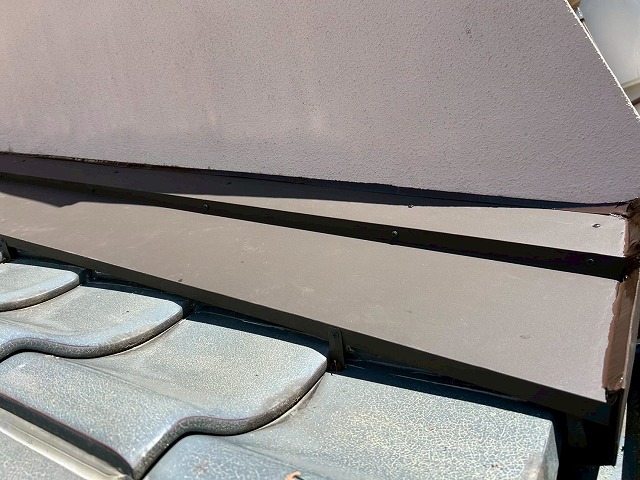 雨押え板金を設置